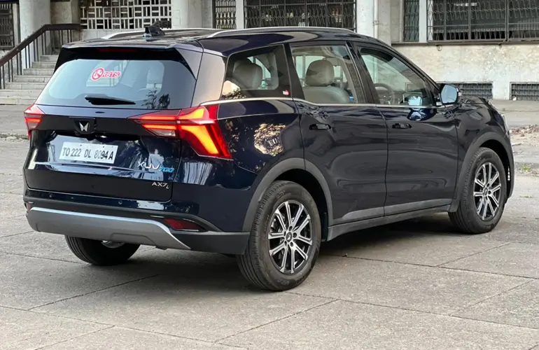 Mahindra XUV700 AX7 Luxury AWD AT Dsl